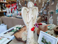 Angel with heart - beige -  35 x 15 cm decorative figurine 