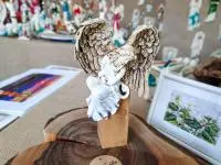 Angel of Humility - white left -  15 x 11.5 cm decorative figurine 