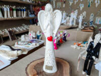 Angel with heart - beige -  35 x 15 cm decorative figurine 