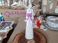 Angel Lily - white with pink -  35 x 15 cm decorative figurine 
