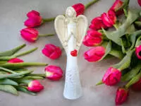 Angel with heart - white -  35 x 15 cm decorative figurine 