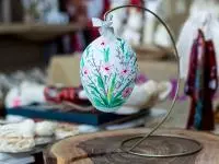  -  glass easter decoration 