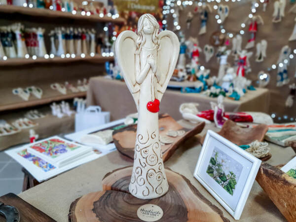 Angel with heart - beige -  35 x 15 cm decorative figurine 