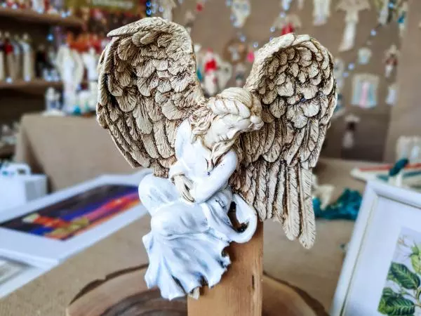 Angel of Humility - white left -  15 x 11.5 cm decorative figurine 