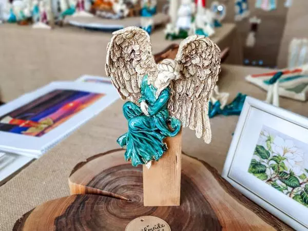 Angel of Humility - left turquoise -  15 x 11.5 cm decorative figurine 