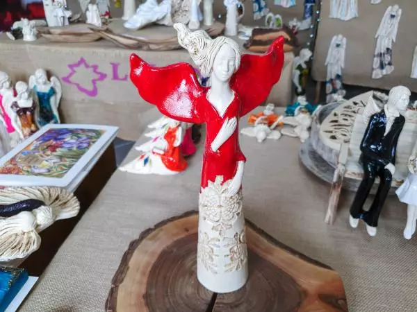 Angel Celine - red -  35 x 18 cm decorative figurine 