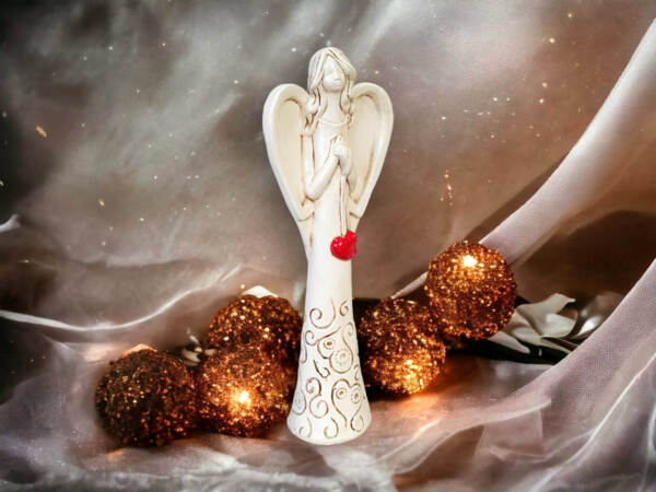 Angel with heart - beige -  35 x 15 cm decorative figurine 