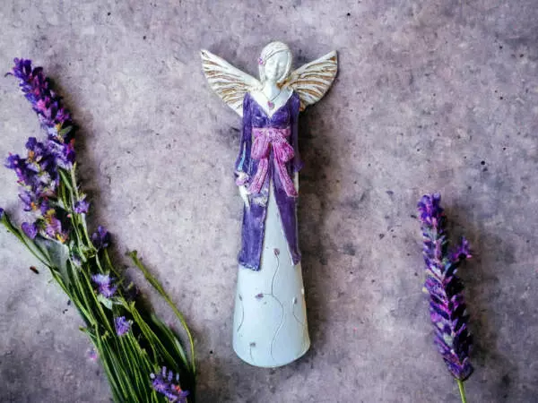 Angel Lily - violet -  35 x 15 cm decorative figurine 