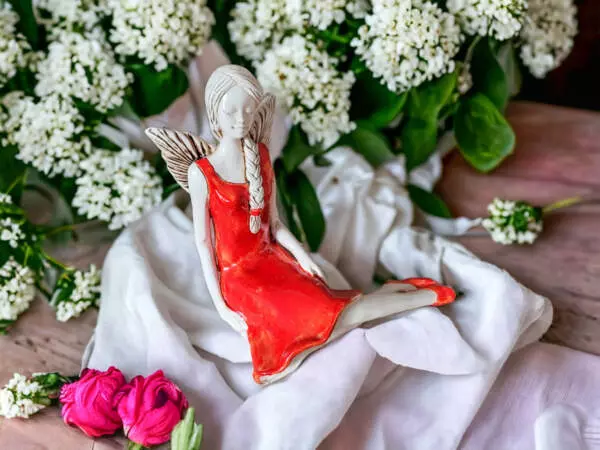 Angel Matilda - red -  15 cm decorative figurine 
