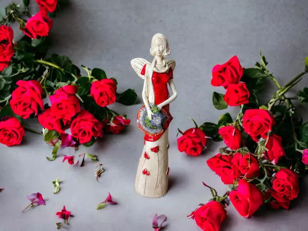 Angel Sunday Rose - red -  32 x 15 cm decorative figurine 