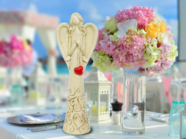 Angel with heart - beige -  35 x 15 cm decorative figurine 