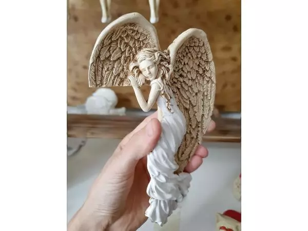 Angel Andrea - white right -  19 x 11 cm decorative figurine 