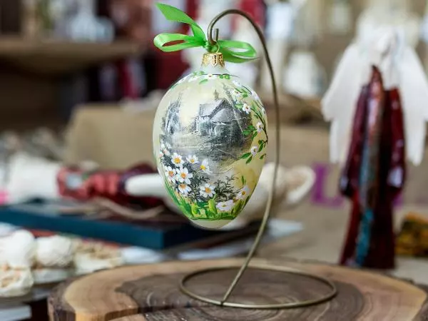  -  glass easter decoration 